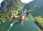 包含足协杯季后赛激情夜！莱万里突外投，拜仁慕尼黑绝杀马德里竞技的词条