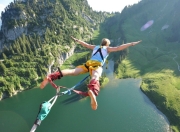 包含足协杯季后赛激情夜！莱万里突外投，拜仁慕尼黑绝杀马德里竞技的词条