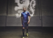 包含今晚CBA常规赛前瞻：马龙伤情更新，菲尼克斯太阳冲击不败纪录的词条