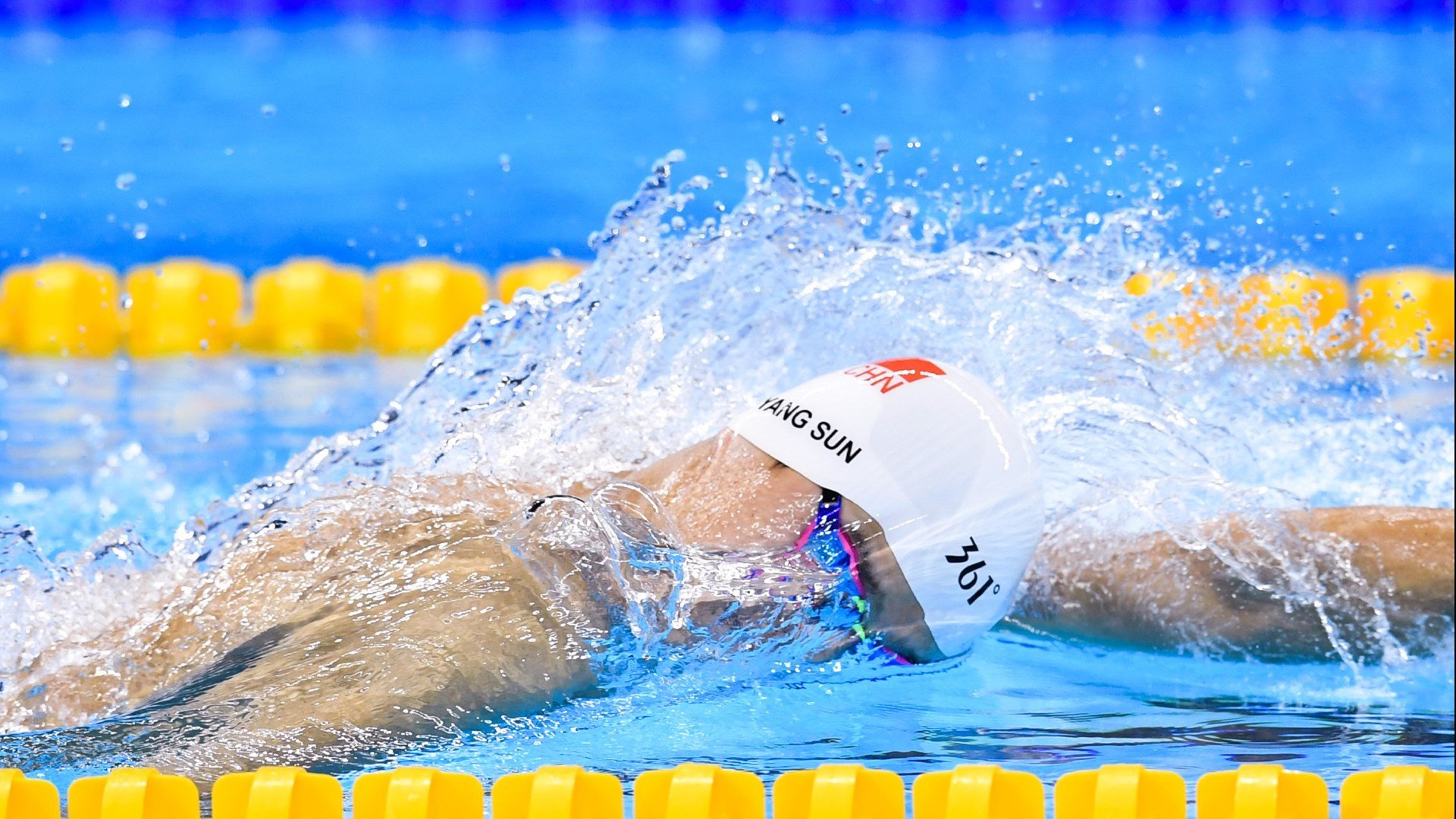 詹姆斯意外战胜FPX，刷新纪录引爆全场！气势如虹延续