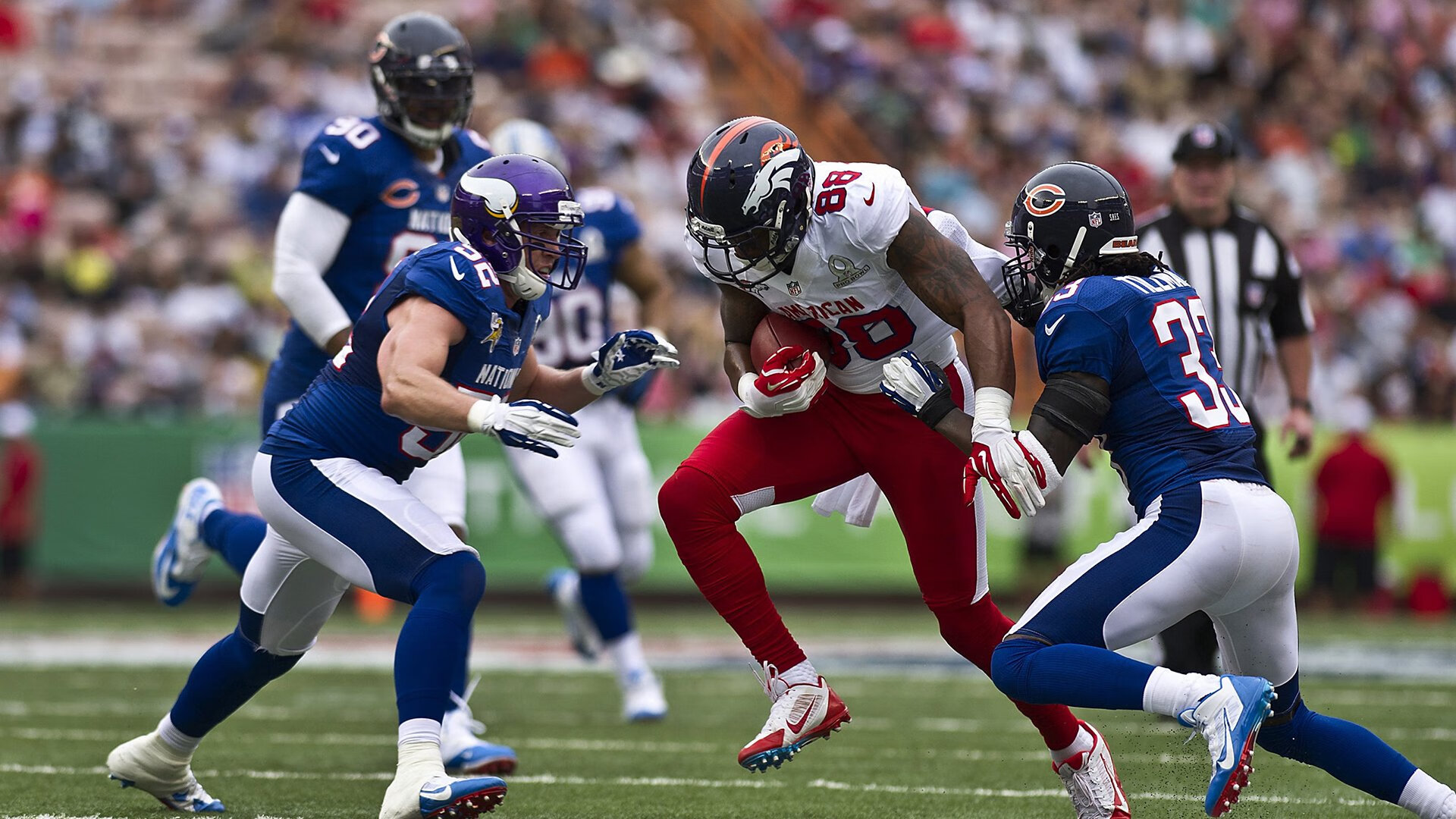 败北首场状态出色,公牛观众沸腾!,莱万多夫斯基重返赛场引发球迷热议(牛僧孺轶事原文及翻译)