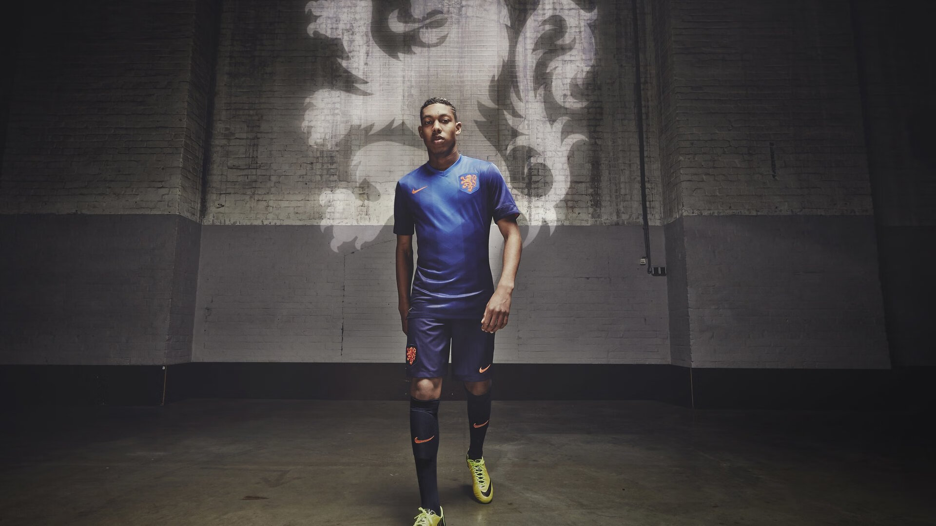 莱万多夫斯基重要时刻持续失利,DWG带队取胜!赢得满堂喝彩